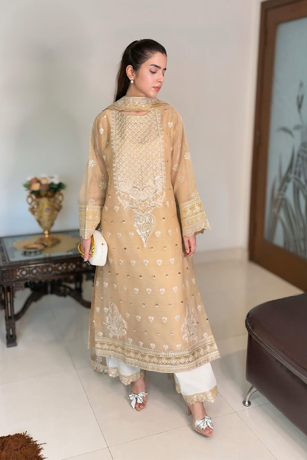 Maryum and Maria ELEANOR - MW40089