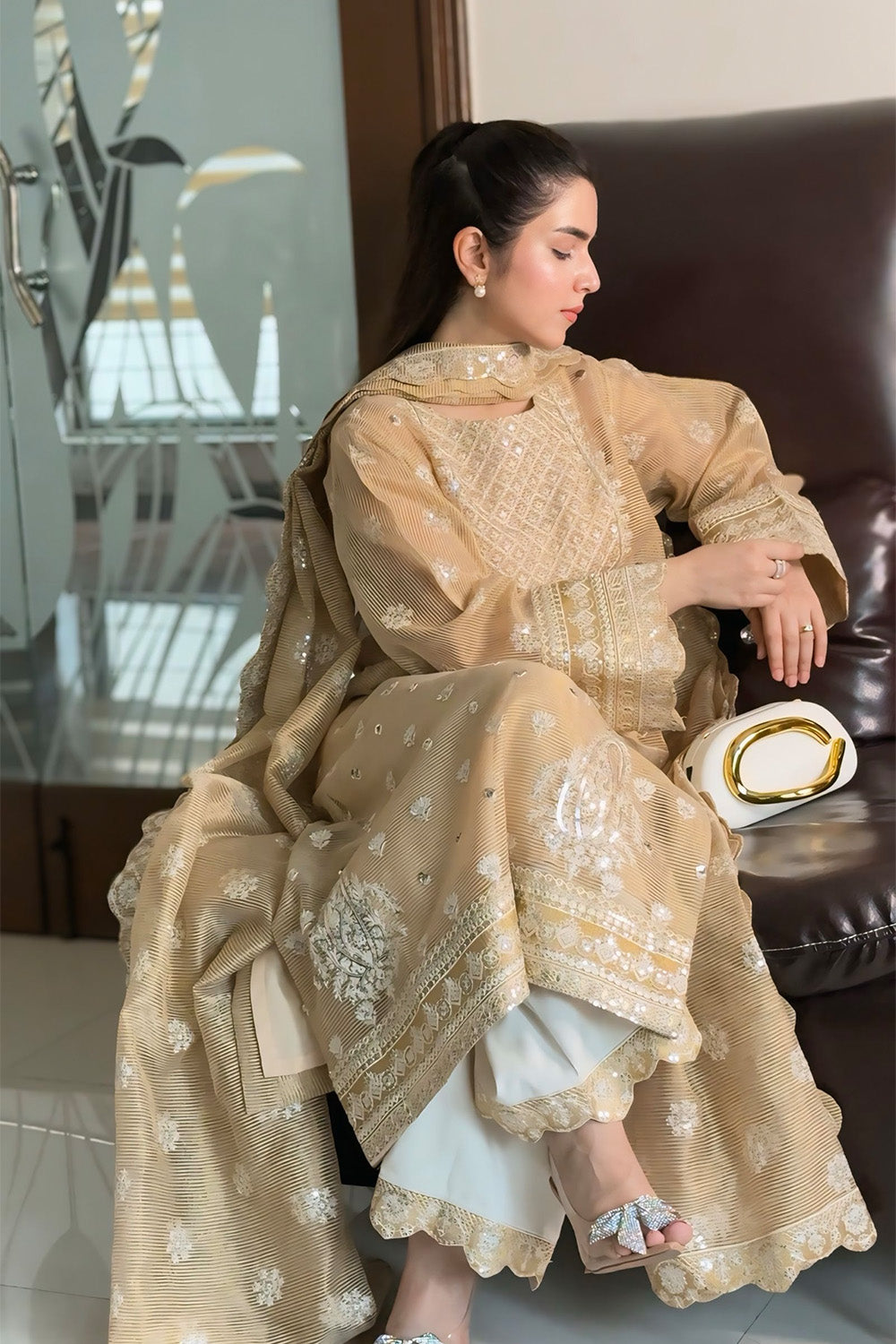 Maryum and Maria ELEANOR - MW40089